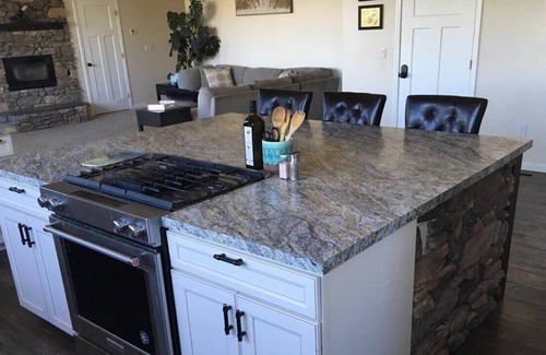 Central Point House | Stunning View Home with Pool