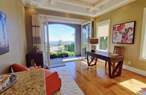 West Vancouver House | Stunning view in elegant 1 bedroom suite
