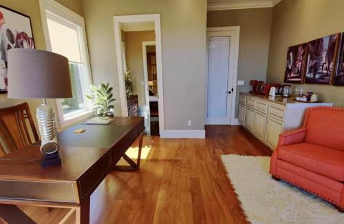 West Vancouver House | Stunning view in elegant 1 bedroom suite