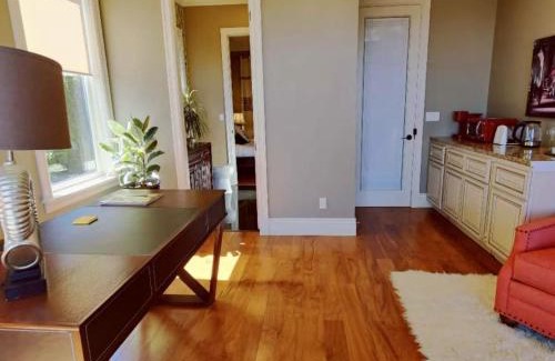 West Vancouver House | Stunning view in elegant 1 bedroom suite