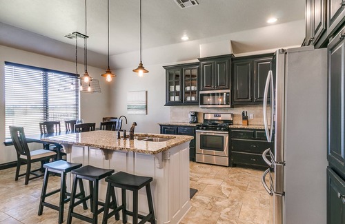 Edmond House | Stunning View in the City (No Taxes)