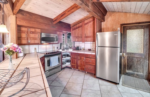 Los Gatos House | Stunning View, Large Living Room, King bed, 45 acre Redwood Retreat