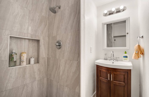 Los Gatos House | Stunning View, Large Living Room, King bed, 45 acre Redwood Retreat