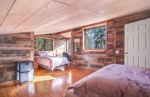 Los Gatos House | Stunning View, Large Living Room, King bed, 45 acre Redwood Retreat