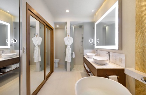 Santa Rosa Apartment | Stunning views Studio at Villa la Valencia.n