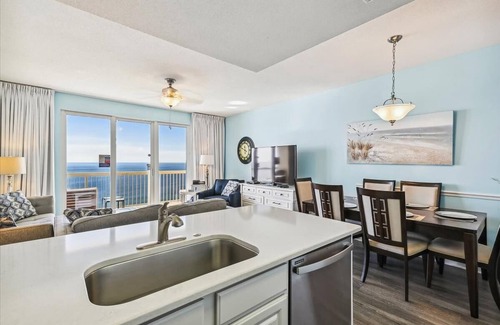 Lower Grand Lagoon Condo | Stunning View, spring/summer dates open free beach service book now!