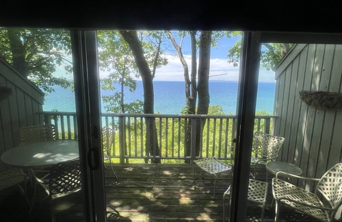 Glen Arbor Condo | Stunning views! 2 king bdrms w private bathrooms. Walk to Lake Michigan beach!