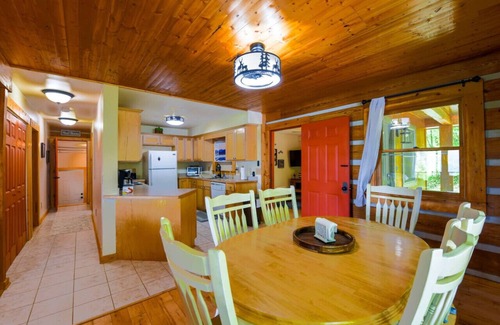 Sylva Cabin | Stunning Views | 5 Min to Blue Ridge Parkway