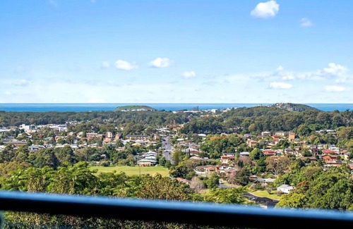 Coffs Harbour House | Stunning Views and Relaxing Coastal Getaway