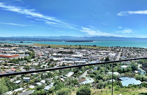Tahunanui Apartment | Stunning views, all-day sun, modern light filled home in a top Nelson area!
