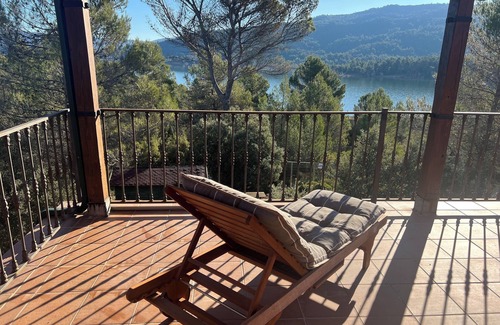 Pareja Ski Chalet | Stunning views and direct access to the damn