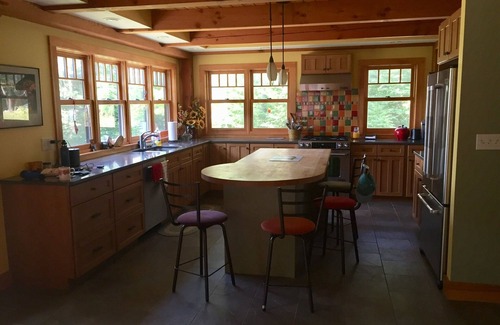South Londonderry House | Stunning Views and Privacy Welcome Your Family to This Elegant Mountain Home