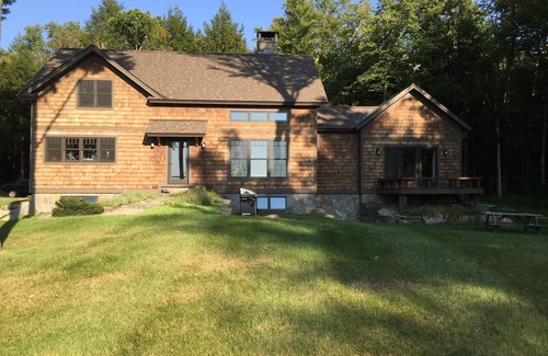 South Londonderry House | Stunning Views and Privacy Welcome Your Family to This Elegant Mountain Home