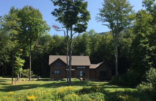 South Londonderry House | Stunning Views and Privacy Welcome Your Family to This Elegant Mountain Home