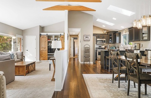 Leicester House | Stunning Views + Arcade Games | Serene Retreat | Cabin in the Sky by AvantStay
