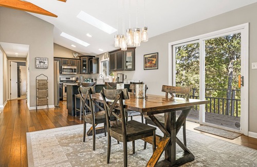 Leicester House | Stunning Views + Arcade Games | Serene Retreat | Cabin in the Sky by AvantStay