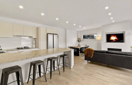 Frankton House | Stunning Views at Frankton