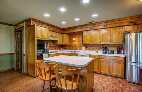 Alba House | Stunning views at Lake Fork, Texas, with a fire pit and pool table!