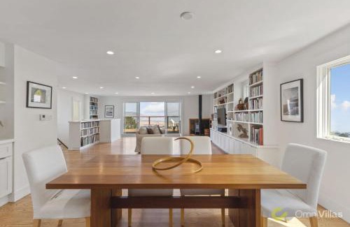 Uptown Brisbane House | Stunning Views by the Bay 2BR