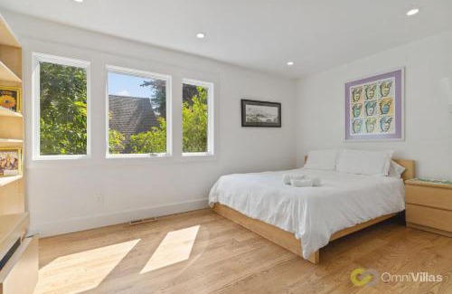 Uptown Brisbane House | Stunning Views by the Bay 2BR