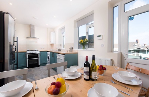 Appledore House | Stunning views, enclosed garden & private off road parking