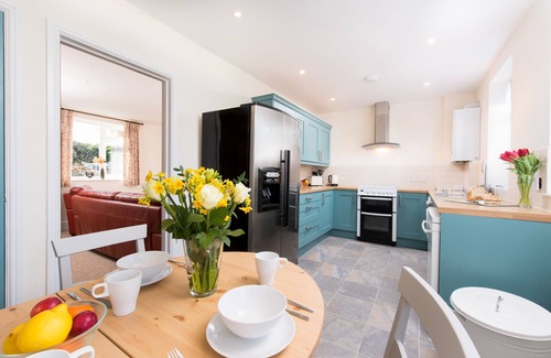 Appledore House | Stunning views, enclosed garden & private off road parking