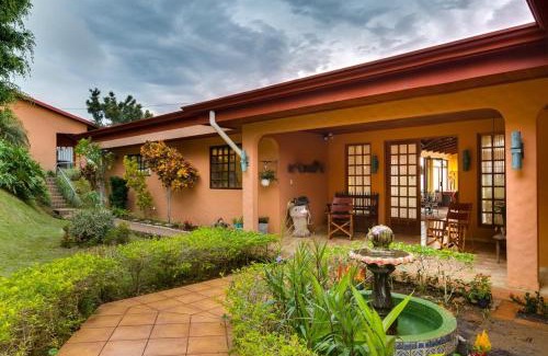 San Isidro House | Stunning Views from Coffee Country Villa - 25 min to SJO