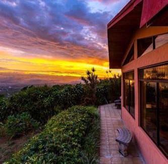 San Isidro House | Stunning Views from Coffee Country Villa - 25 min to SJO