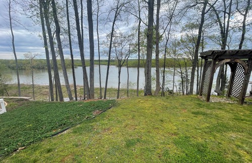 Southmont House | Stunning views from this lakeside cottage. Sleeps 8-11.