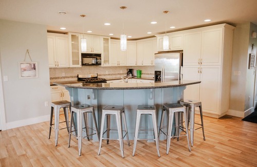 Cardston House | Stunning Views From This Beautiful Home in the Country! 30 min from Waterton.