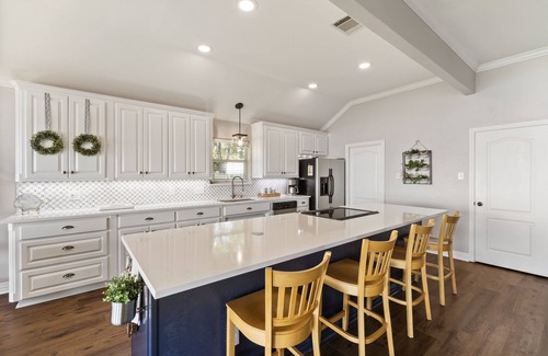Cedar Creek Reservoir House | Stunning Views - Infinity Firepit Deck - Dock