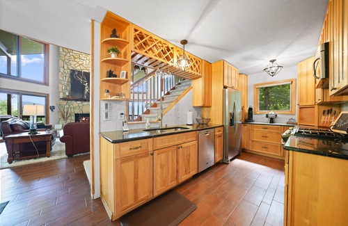 Franklin Cabin | STUNNING VIEWS! LUXURY MT VISTA LODGE CLOSE TO DOWNTOWN & HIGHLANDS