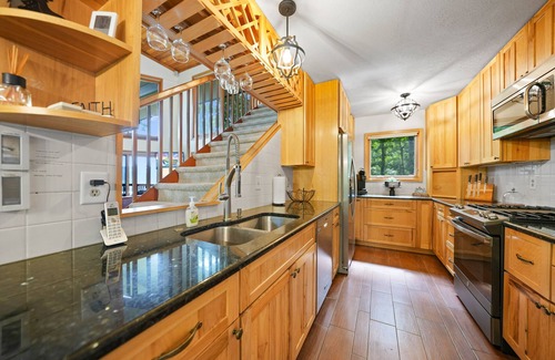 Franklin Cabin | STUNNING VIEWS! LUXURY MT VISTA LODGE CLOSE TO DOWNTOWN & HIGHLANDS