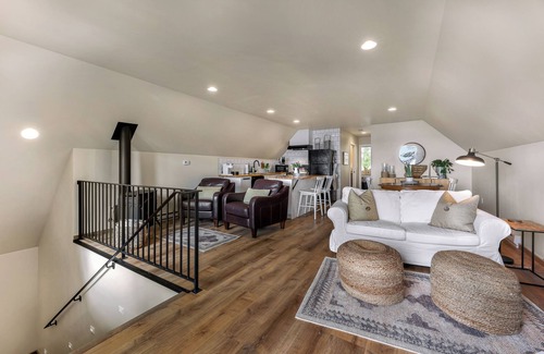 Bow Cottage | Stunning Views of the Salish Sea - perfect getaway for 2!
