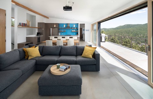 Nederland House | Stunning views overlooking Nederland, modern 3 BD solar powered home, sleeps 6