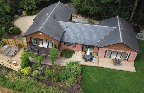 Peppard Common House | Stunning views quiet location, hot tub, Sky, al fresco dining