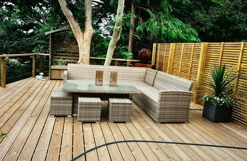 Peppard Common House | Stunning views quiet location, hot tub, Sky, al fresco dining