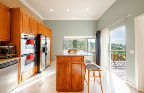Studio City House | Stunning Views Retro House with Pool/Spa