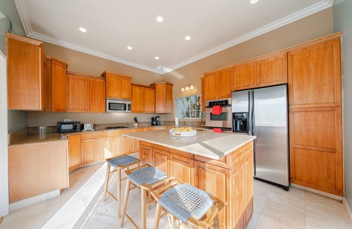 Studio City House | Stunning Views Retro House with Pool/Spa
