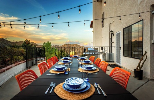 Yucca Valley Villa | Stunning Views, Speakeasy Bar, Pool, Hot Tub, Sauna, Cold Plunge, Outdoor dining