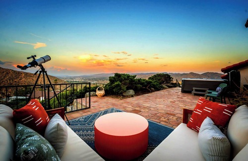 Yucca Valley Villa | Stunning Views, Speakeasy Bar, Pool, Hot Tub, Sauna, Cold Plunge, Outdoor dining