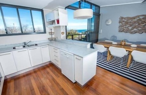 Boat Harbour Apartment | Stunning views sunrise to sunset - walk to beach -