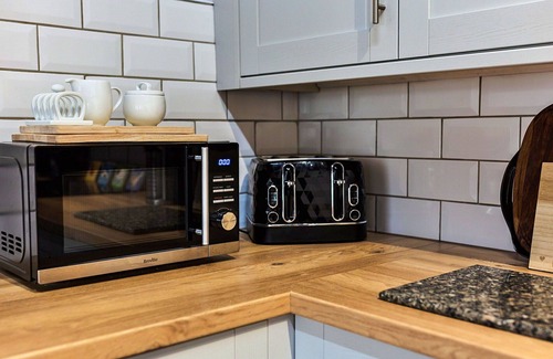Ferryhill House | Stunning villa for 8 guests with WIFI, TV, pets allowed and parking