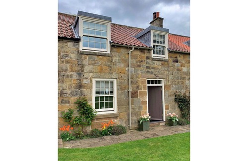 Great Broughton House | Stunning villa for 4 people with WIFI, TV and terrace
