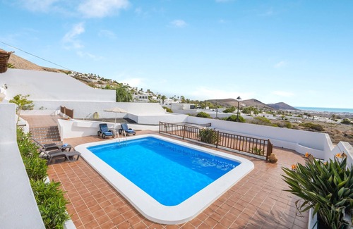 Nazaret Villa | Stunning Villa Casa Concha with Mountain View, Sea View, Wi-Fi, Garden