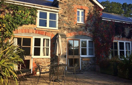 Liverton House | Stunning villa for 4 guests with WIFI, terrace and pets allowed