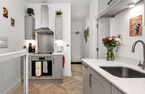 Boroughbridge House | Stunning villa for 2 guests with WIFI, pets allowed and parking