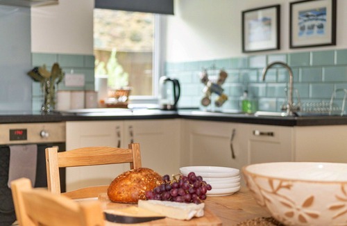 Ganllwyd House | Stunning villa for 4 guests with WIFI, pets allowed and parking