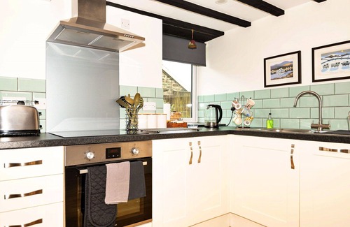 Ganllwyd House | Stunning villa for 4 guests with WIFI, pets allowed and parking