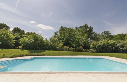 Genazzano Villa | Stunning villa for 14 guests with hot tub, A/C, pool, WIFI, TV, pets allowed and parking